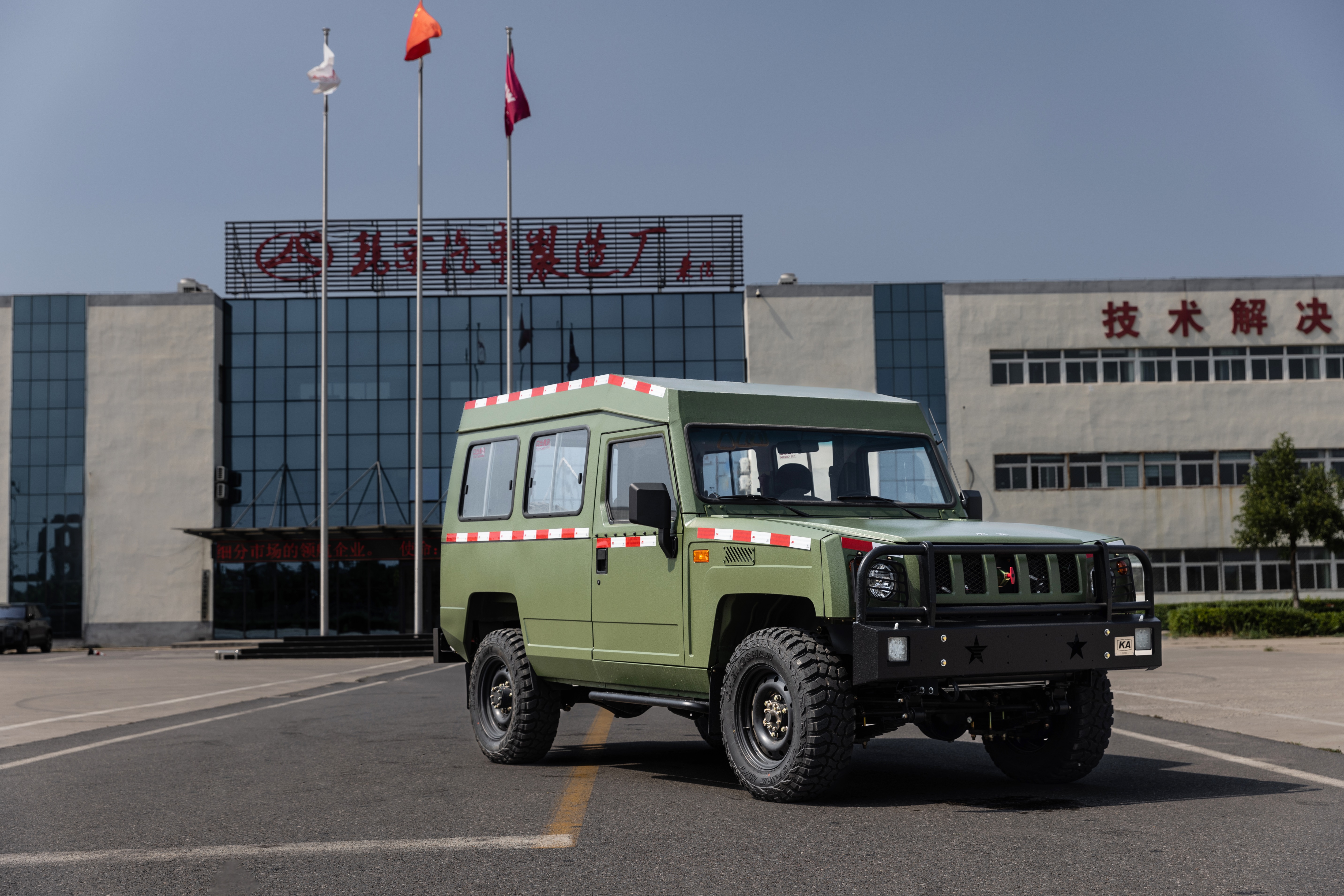 礦用無軌膠輪運人車應該怎么選？5/6人指揮車、9/10人車、15人車